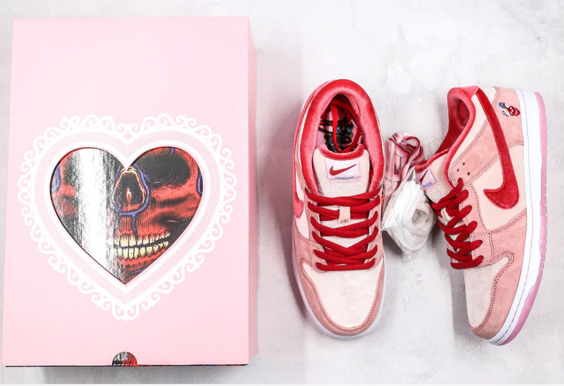 Nike SB Dunk Low
Strangelove