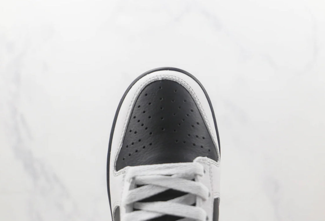 Nike Dunk Low Retro Reverse
Panda