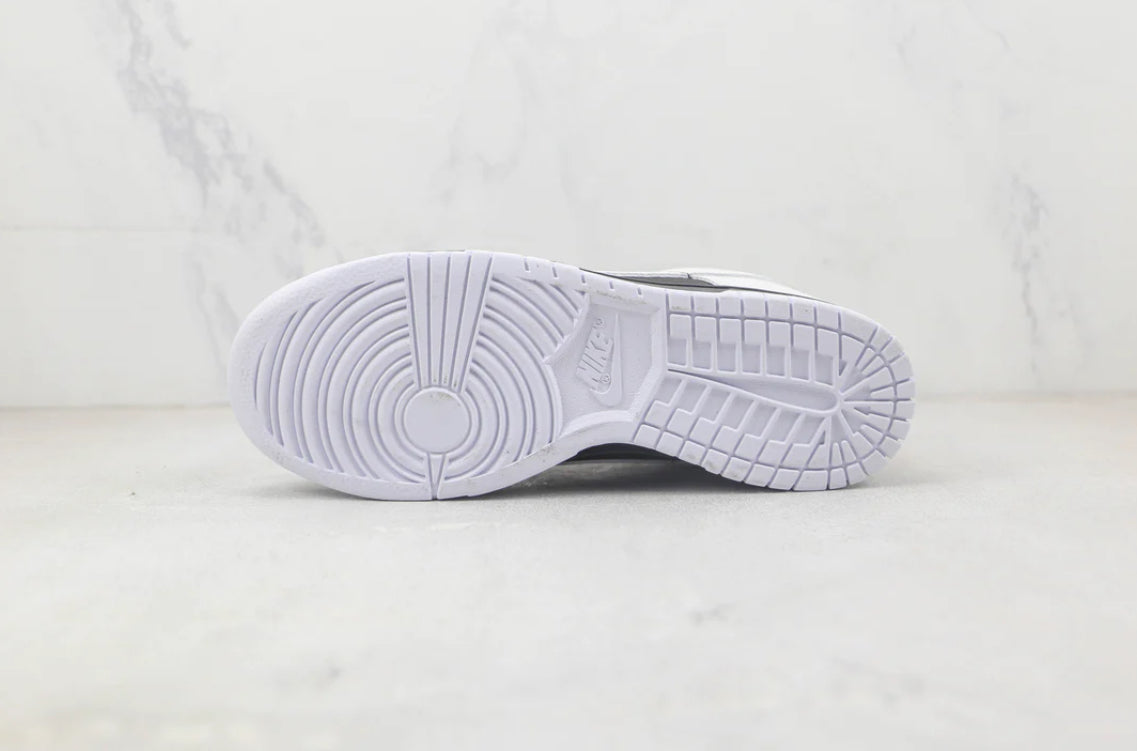 Nike Dunk Low Retro Reverse
Panda