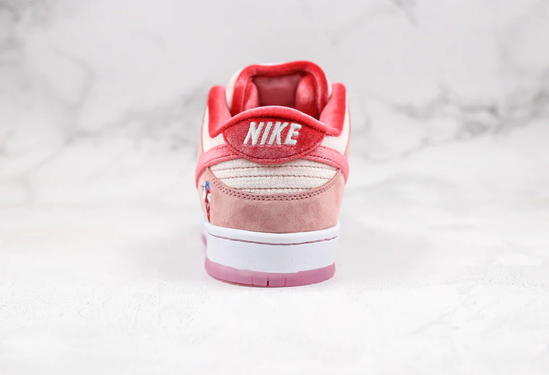 Nike SB Dunk Low
Strangelove