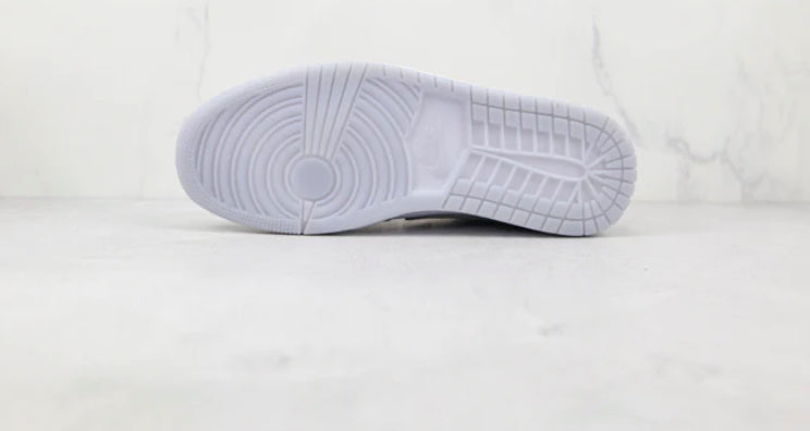 Air Jordan 1 low Wolf Grey
