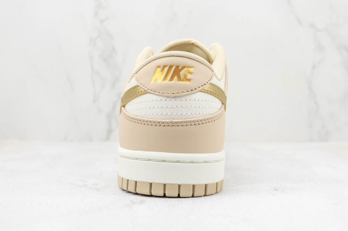Nike Dunk Low Phantom
Metallic Gold